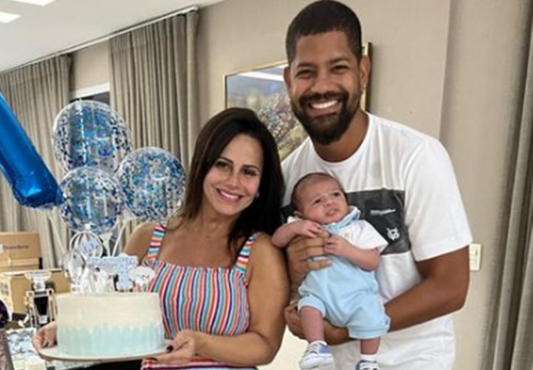 Viviane Araújo e Guilherme Militão, com Joaquim reprodução Instagram