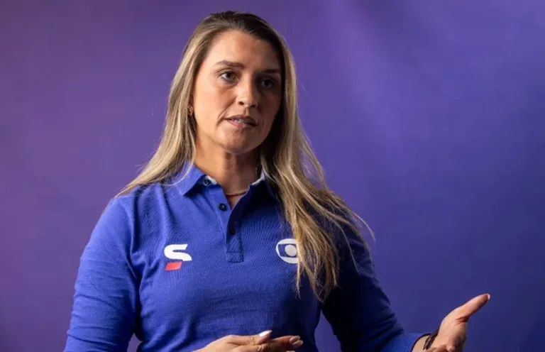Ana Thaís Matos opina sobre looks de Deborah Secco para comentar a Copa