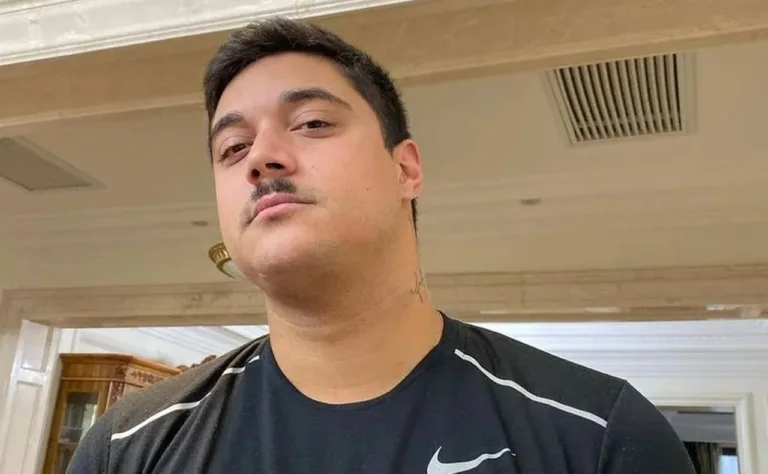 Ex-jogador de futebol morre após passar mal na casa de atacante do Cruzeiro