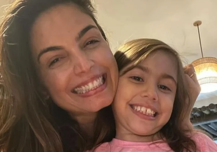 Emanuelle Araújo e a sobrinha - Instagram