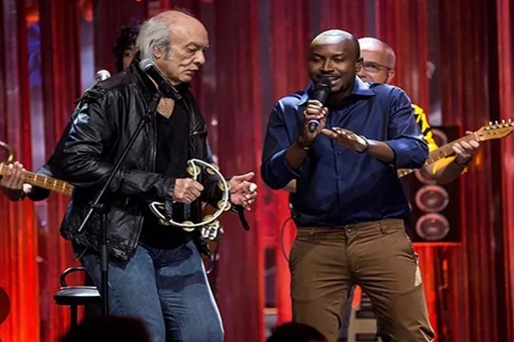 Thiaguinho presta homenagem a Erasmo Carlos