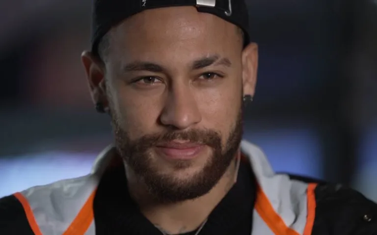 Neymar, após polêmica com a justiça, se revolta ao ser exposto na web