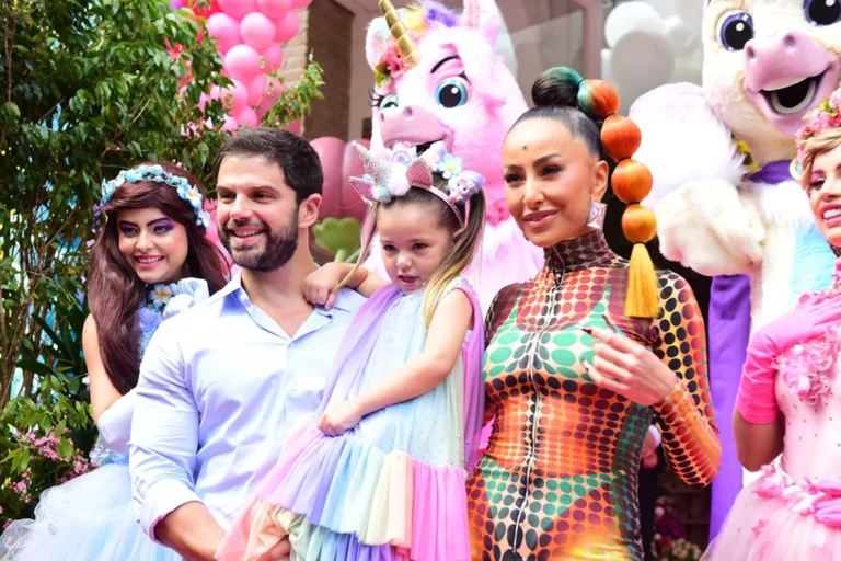 Sabrina Sato encanta ao fazer festa para a filha Zoe: ”Amor da minha vida”