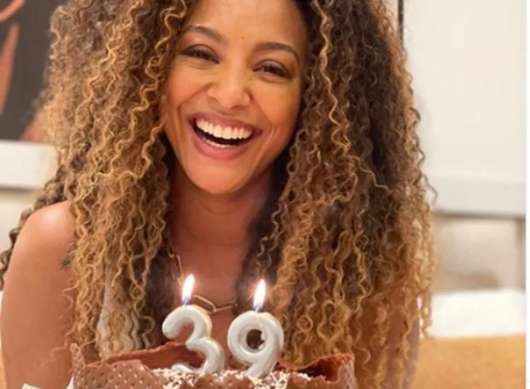 Sheron Menezzes - Instagram