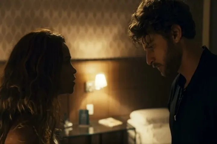 Brisa e Ari em Travessia (Foto: Globo)