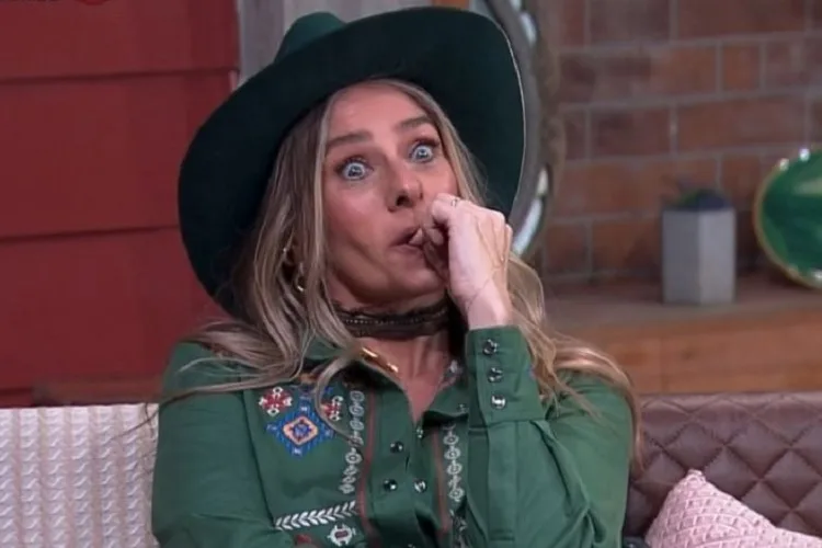 Adriane Galisteu faz desabafo sobre menopausa: “Acho que estou enlouquecendo”