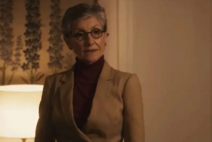 Cidália em Travessia Cidália (Cassia Kis) em 'Travessia' — Foto: Globo