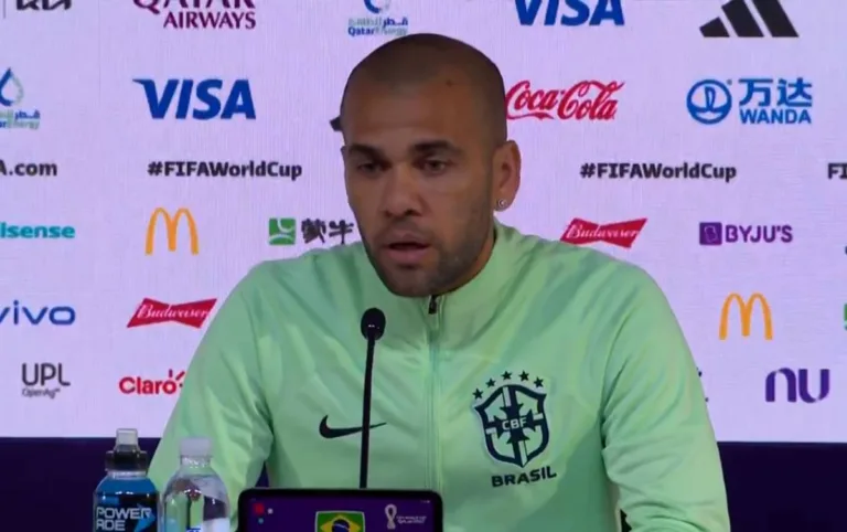 Testemunha da mulher supostamente abusada por Daniel Alves diz ter sido violentamente apalpada por ele nas partes íntimas