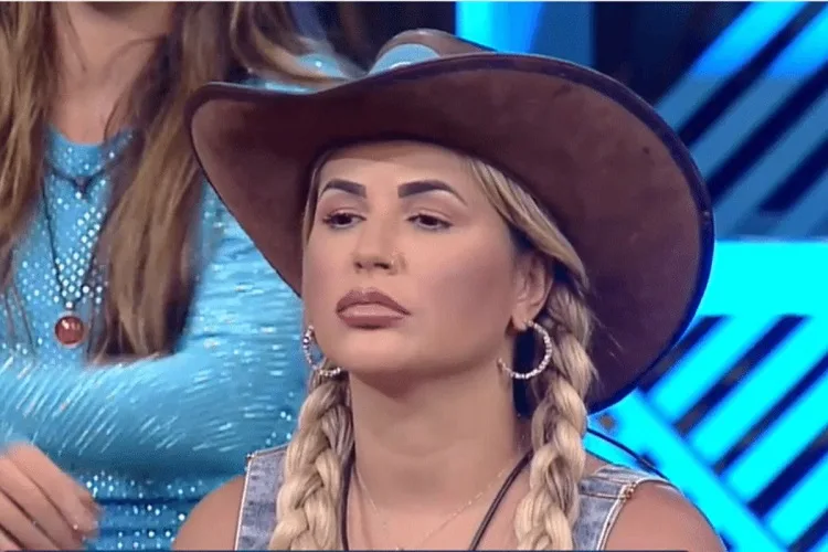 Em live, Deolane choca com revelação e web reage: “comi produtos vencidos”