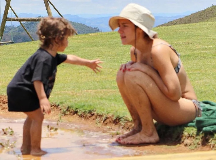 Gio Ewbank quebra a web com fotos ao lado de Zyan: “Tal mãe, tal filho”
