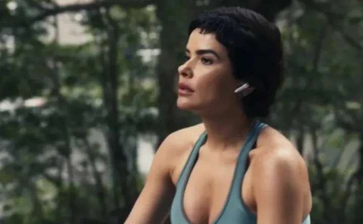 Leonor Leonor ignora Caíque em Travessia — Foto: TV Globo
