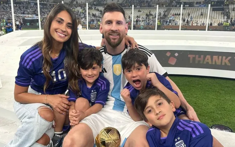 Esposa de Messi celebra título da Argentina e se declara ao jogador: “Meu campeão”