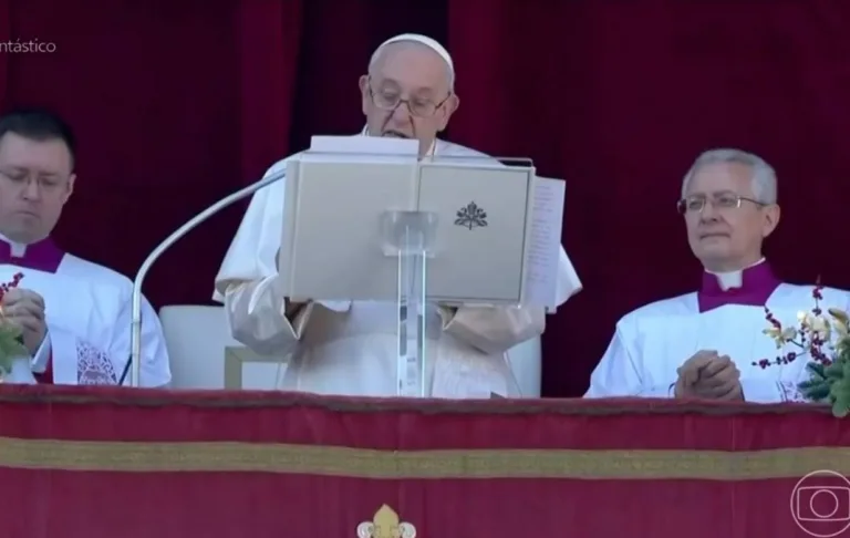 Após ser internado às pressas, Papa Francisco tem estado de saúde atualizado