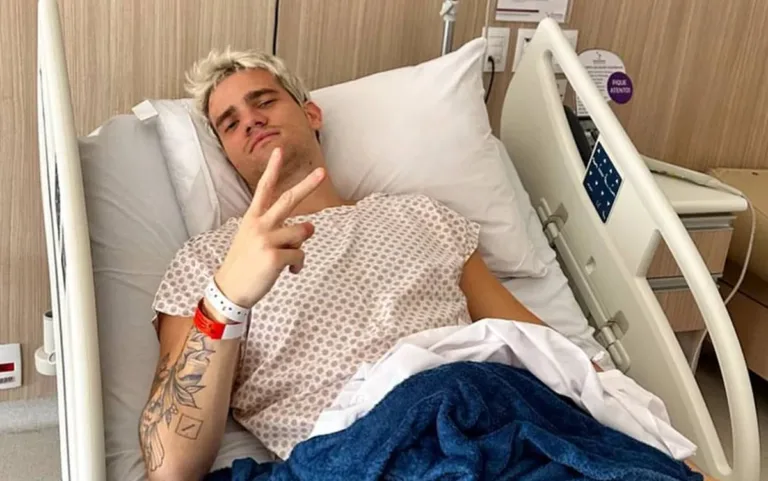 Sertanejo Breno passa por cirurgia para retirada de tumor