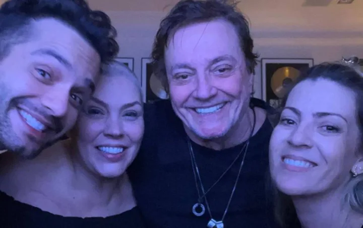 Simony com Fábio Júnior e demais amigos Simony com Fábio Júnior e demais amigos