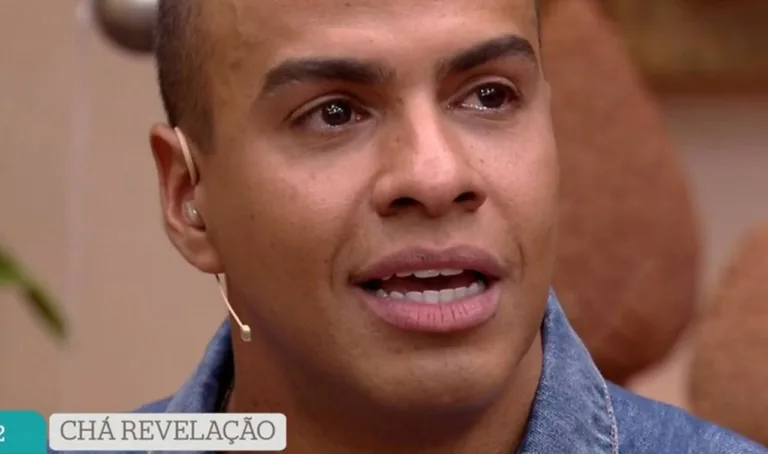 Thiago Oliveira se emociona ao revelar sexo e nome do seu bebê no ‘É De Casa’