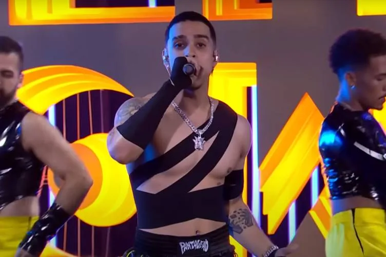 Thiago Pantaleão revela estar solteiro: ”Pode chegar”