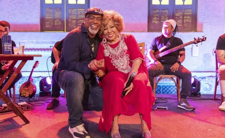 Alcione e Aíllton Graça nos bastidores de Travessia - Foto: Globo/Fábio Rocha