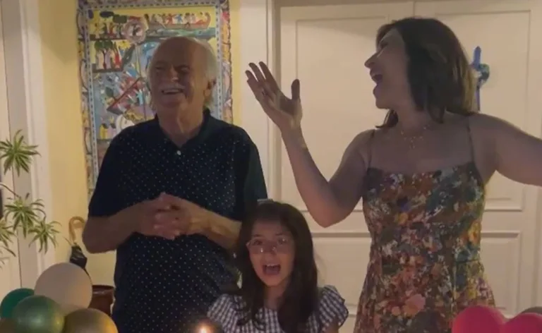 Ary Fontoura celebra 90 anos ao lado de Beth Goulart