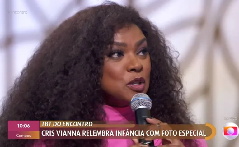 Cris Vianna se emociona no ‘Encontro’ ao relembrar infância