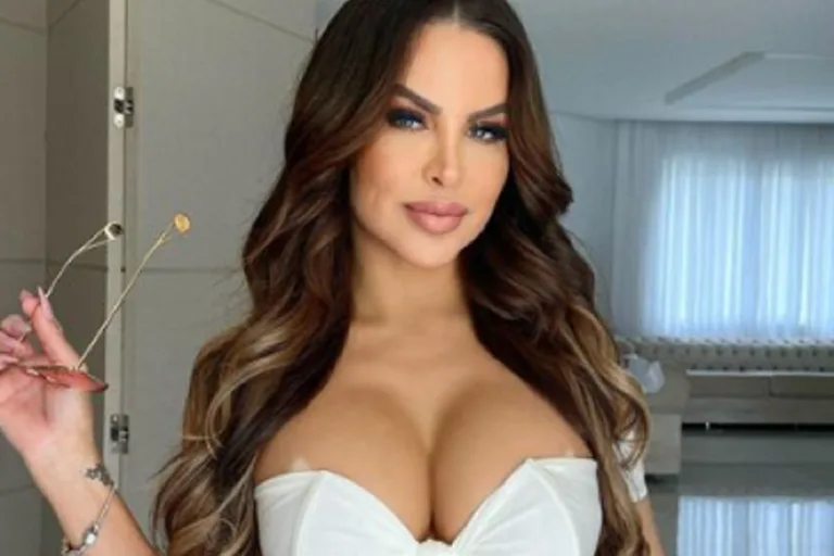 Ex-musa da RedeTV! é vítima de bullying por ter o bumbum muito avantajado