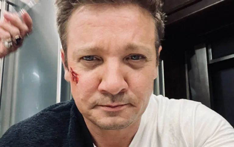 Jeremy Renner, astro de ‘Vingadores’, sofre acidente e seu estado é crítico