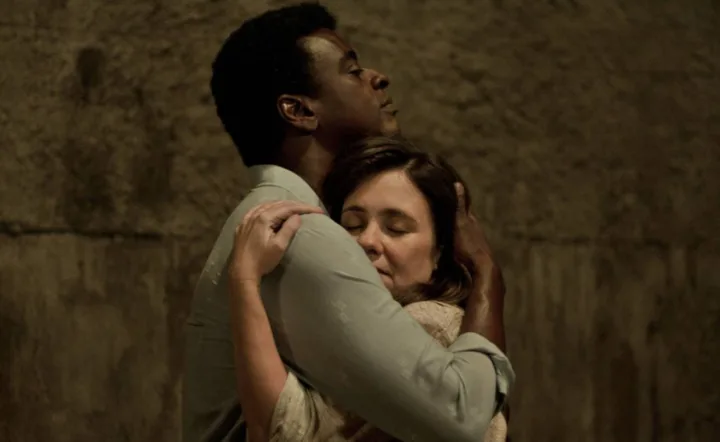 Marighella Marighella (Seu Jorge) e Clara (Adriana Esteves) - Foto: Globo/Ariela Bueno