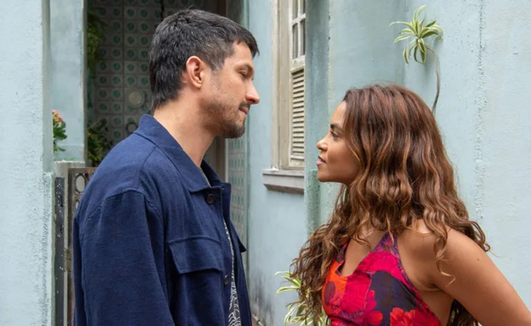 Cena quente de Rômulo Estrela e Lucy Alves em ‘Travessia’ agita a web: “Hot BRISOTO”