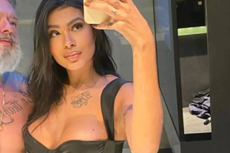 Pocah posa ao lado de ‘coroa’ e novo affair envelhecido surpreende: ‘às vezes nem é pelo iPhone’