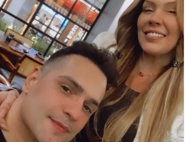 Simony e namorado - Instagram