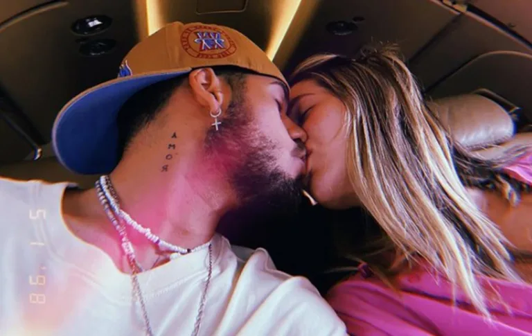 Zé Felipe surge aos beijos com Virgínia Fonseca e faz anúncio aos fãs