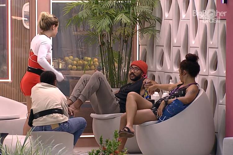 BBB23: Grupo rachado? Paula critica Larissa e Bruna Griphao desabafa: “Estou de saco cheio”