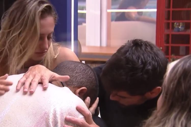 Bruno, do BBB23, entra em crise de choro e Sapato o consola: ”Melhor sair agora”