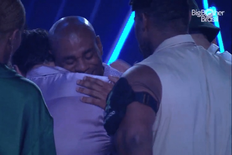 BBB23: Cezar Black chora feito criança com situação que rolou na última festa