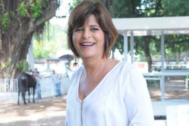 Após demissão da Record, autora tenta emplacar novela na Globo