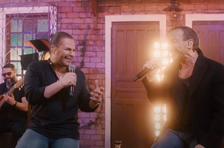 Eduardo Costa, em meio às polêmicas, encanta os fãs ao cantar clássico da música sertaneja