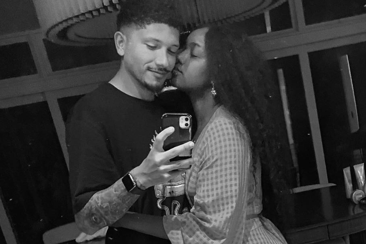 Iza Yuri Lima Iza em clique romântico com Yuri Lima