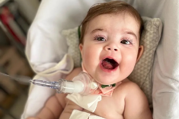 Heroína! Maria Guilhermina surge sorridente na casa dos papais após receber alta hospitalar