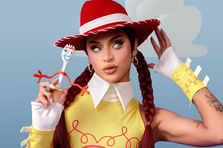 Pabllo Vittar fantasiada para o Carnaval