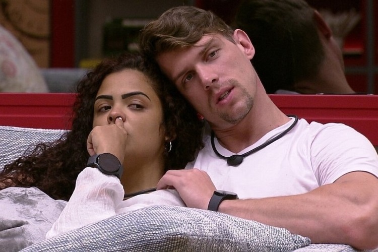 BBB23: Paula ameaça esfaquear e degolar Cristian até a morte após descobrir traições