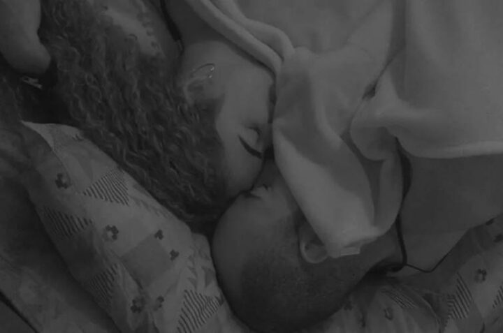 Paula e Ricardo Paula e Ricardo dormem juntos no Quarto Deserto — Foto: Globo