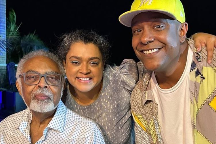 Preta Gil comemora carnaval em casa: ”Tanto amor”