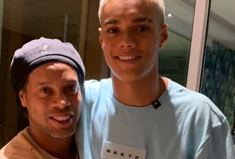 Ronaldinho Gaúcho, ícone do futebol brasileiro, faz anúncio sobre o filho