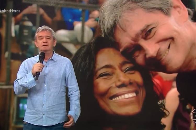 Serginho Groisman emociona público da Globo ao fazer homenagem para Glória Maria no ‘Altas Horas’