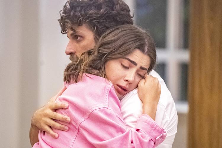 Travessia: Ari esconde de Chiara informações sobre a saúde de Guerra