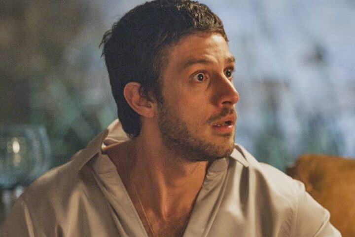 Ari (Chay Suede) em Travessia