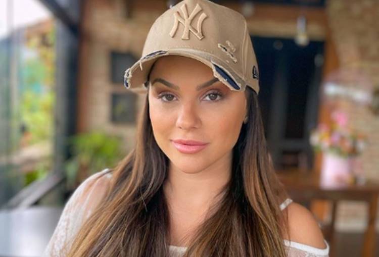Ex-Panicat Carol Dias pede empatia após engordar 15kg: “não é fácil”