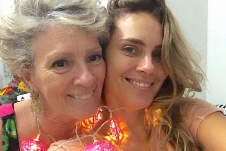 Carolina Dieckmann revela que a morte da mãe a fez repensar: “lembrei dela”