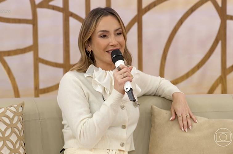 ‘Encontro’ sofre com falha técnica durante falas de Claudia Leitte e Patrícia Poeta reage: “ao vivo é assim”
