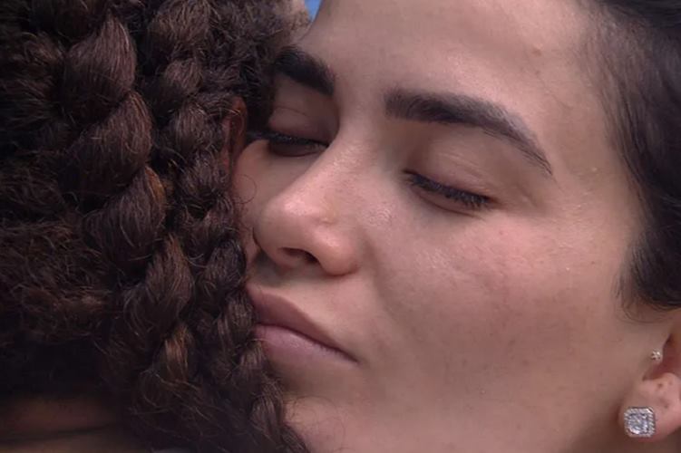 Domitila, do BBB23, recebe presente de Dania e emociona: ”De coração”